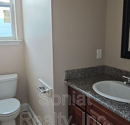 3rd image of 4235 Hollygrove St