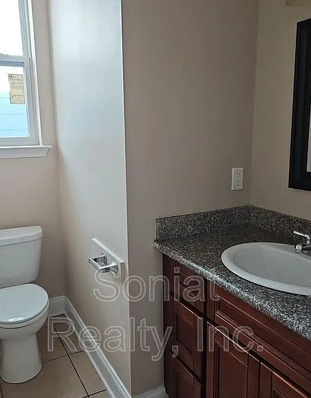 4235 Hollygrove St — Photo 3