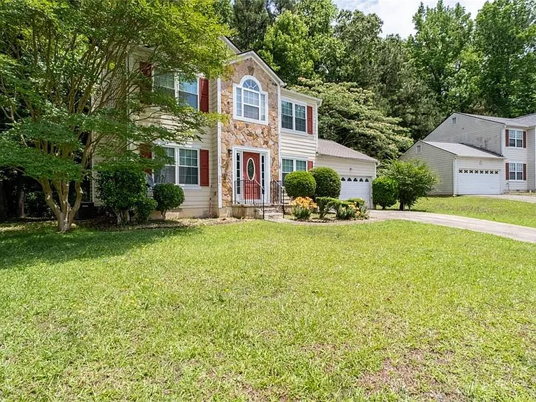 800 Revena Dr — Photo 3