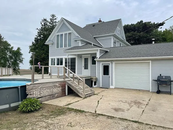 1224 240th St, Waverly, IA 50677