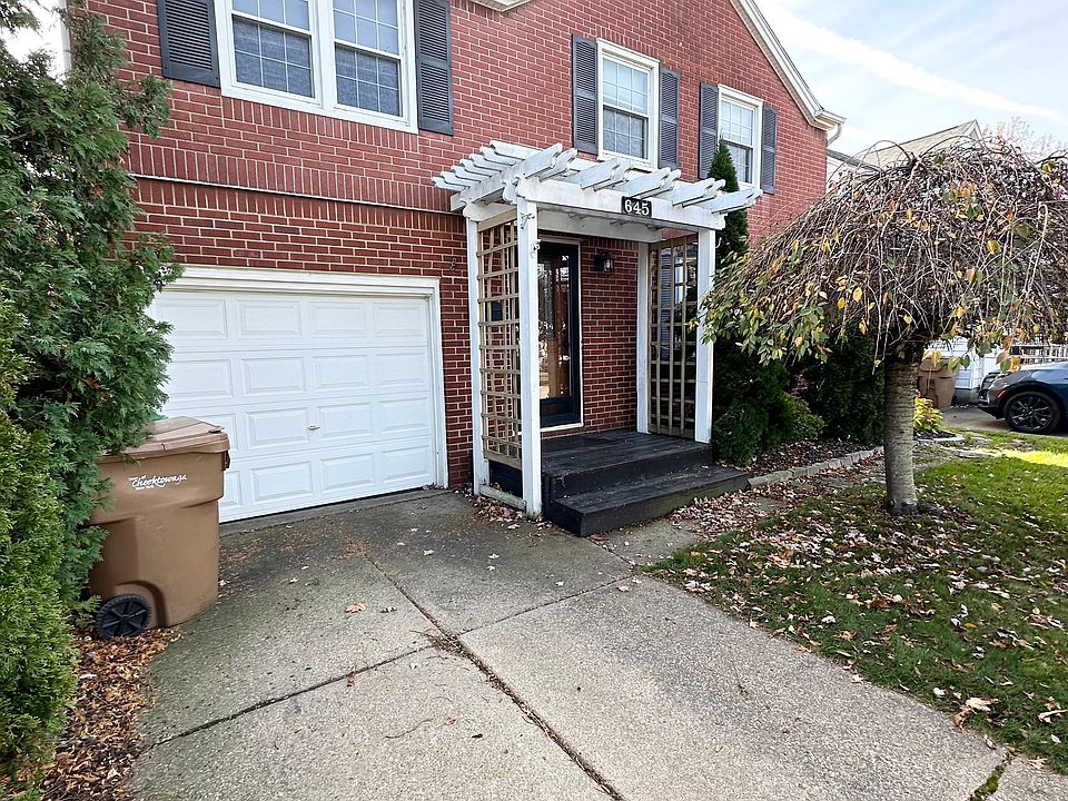 1st image of 645 Cleveland Dr