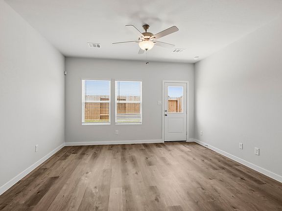 4th image of 16715 Holly St