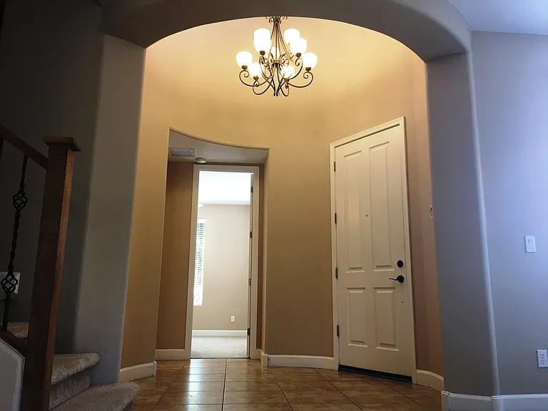 300 W Wisteria Pl — Photo 4
