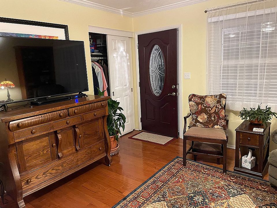 Large closet @ entrance. 