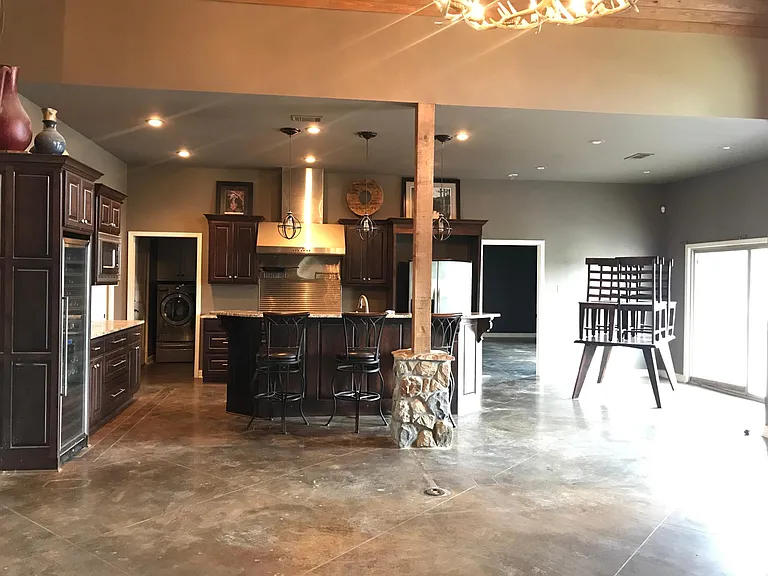 12 Alfred Cv — Photo 2