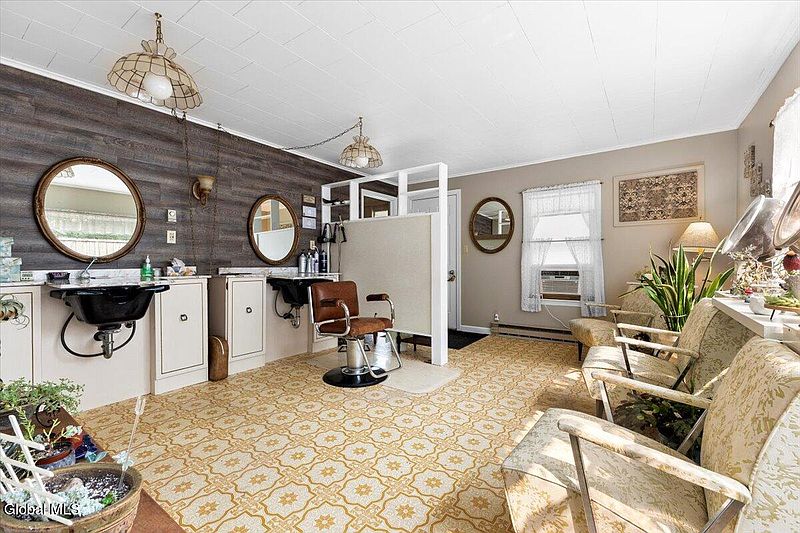 3rd image of 131 Lake Hill Road