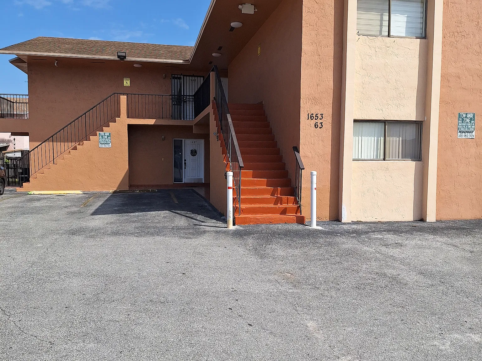 2 bed, 1000 sqft, $2,200 — Photo 1