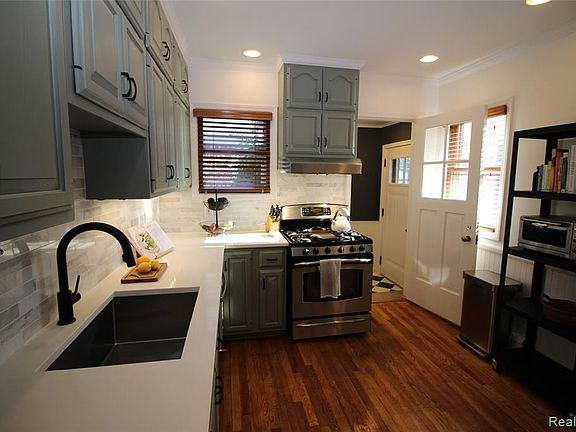 5th image of 22685 Nona St