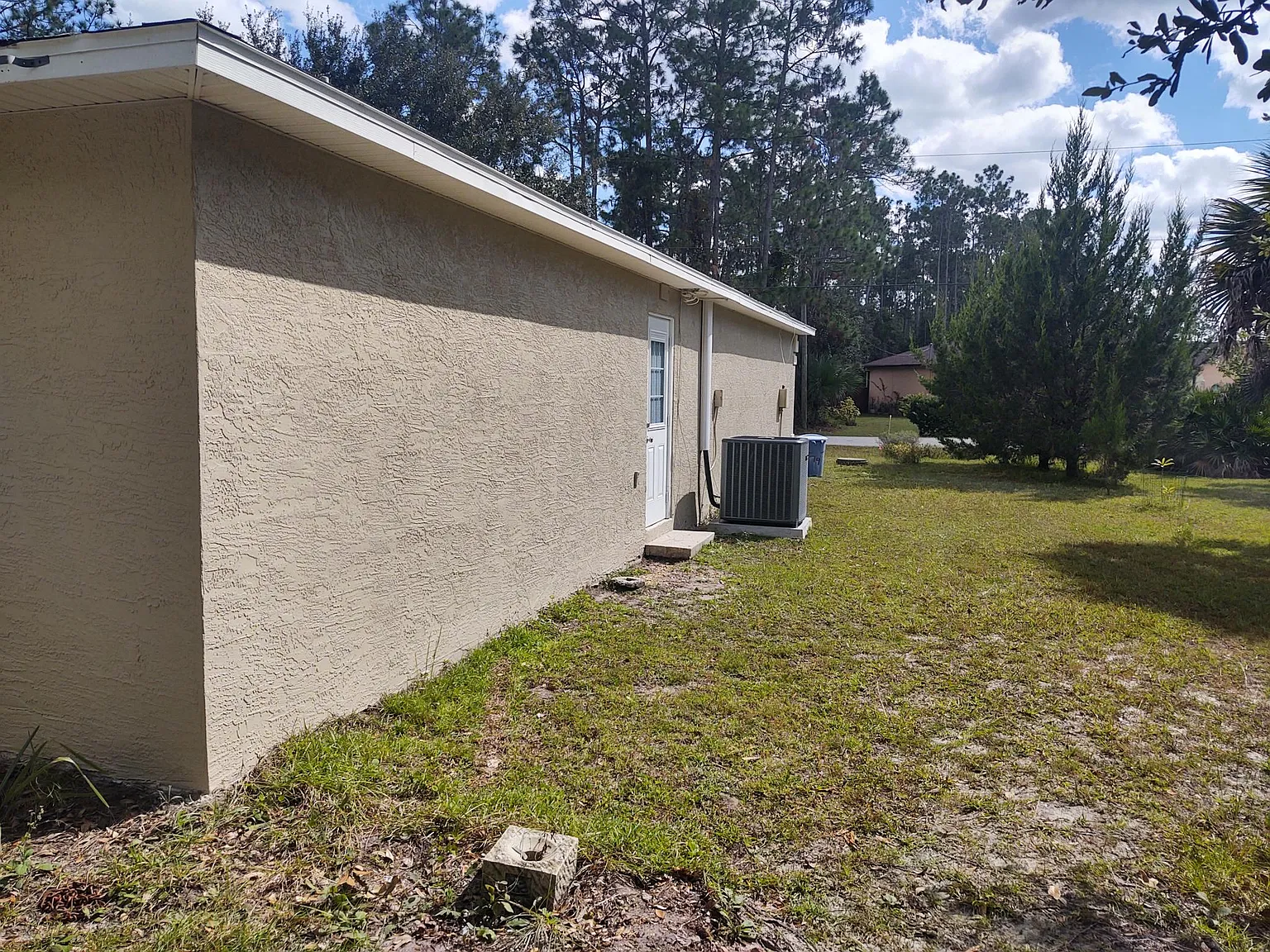 5 bed, 2085 sqft, $2,400 — Photo 3