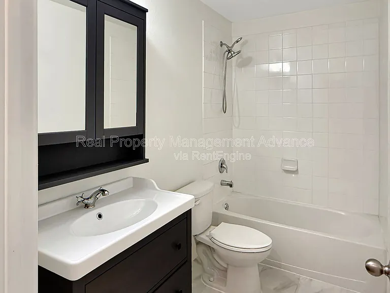 1305 Savannah Ridge Dr — Photo 16