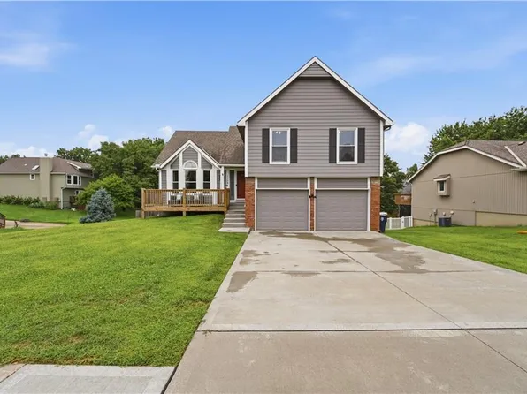 1309 NE Chowning Dr, Kansas City, MO 64155