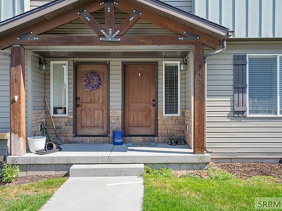 2nd image of 543 Countryside Ave