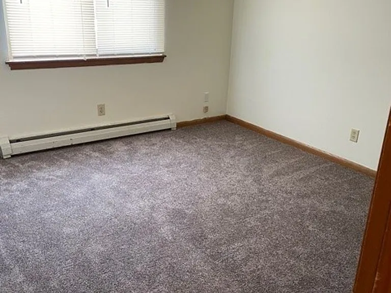 Garden Circle Apartments — Photo 18