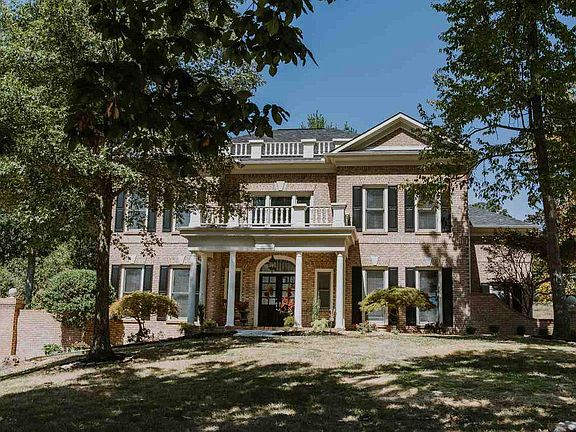 2nd image of 1054 Colonial Dr