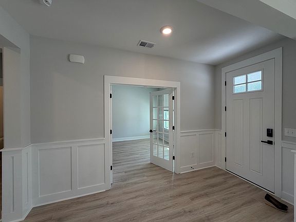 3rd image of 294 Northbrook Dr