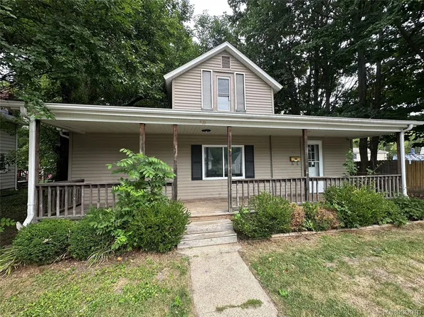 511 Riggs St, Fenton, MI 48430
