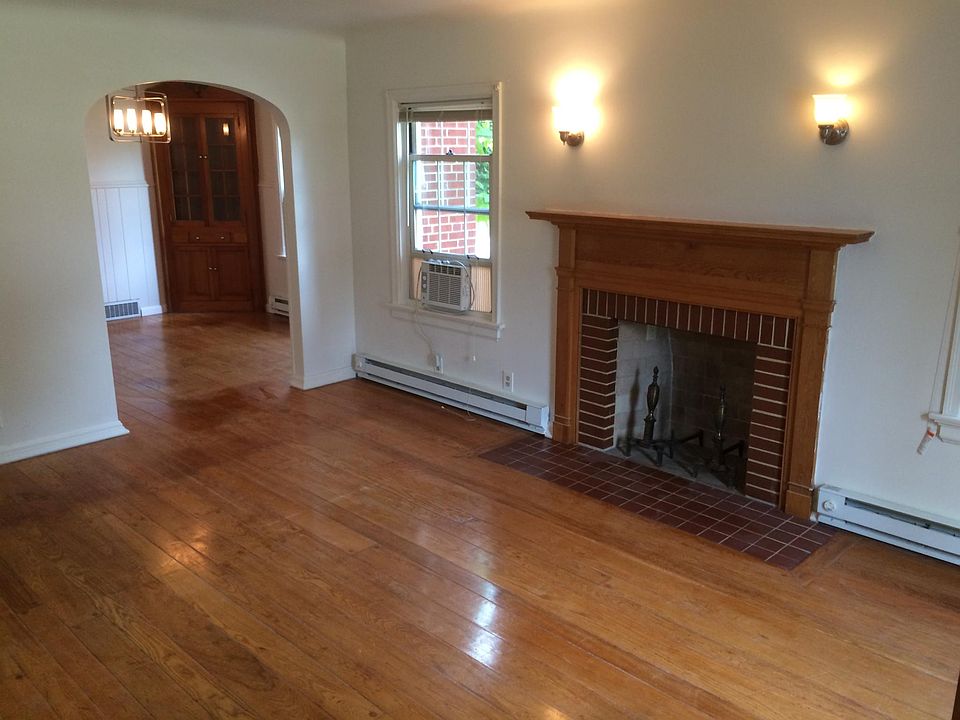 hardwood flooring throughout living space, kitchen and dining room
