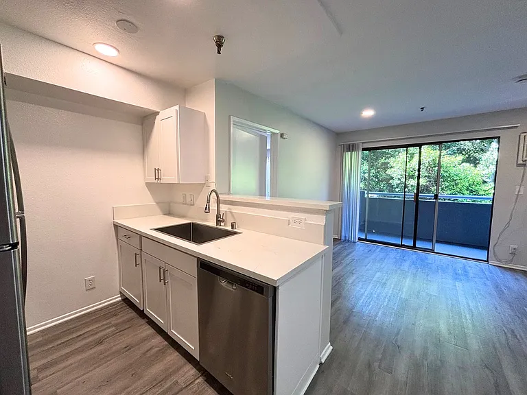 700 S. Berendo Ave — Photo 59