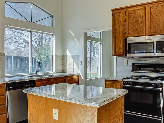 3rd image of 6201 Brockenhurst Dr