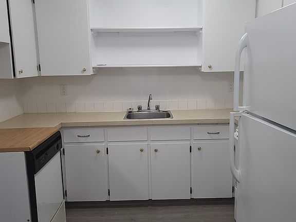 4th image of 161 Roseland Vlg NW #161