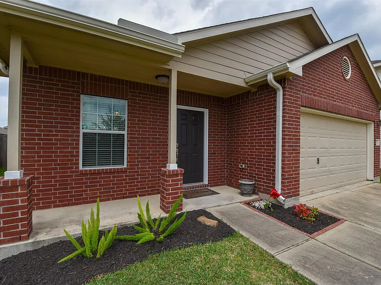3615 Bridgebluff Ln — Photo 2