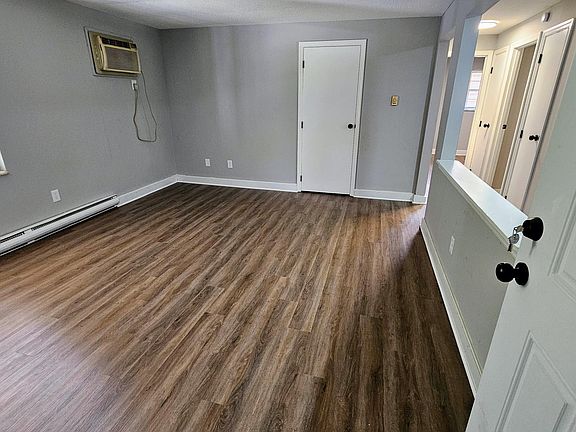 4th image of 129 Sunnyslope Dr APT 6