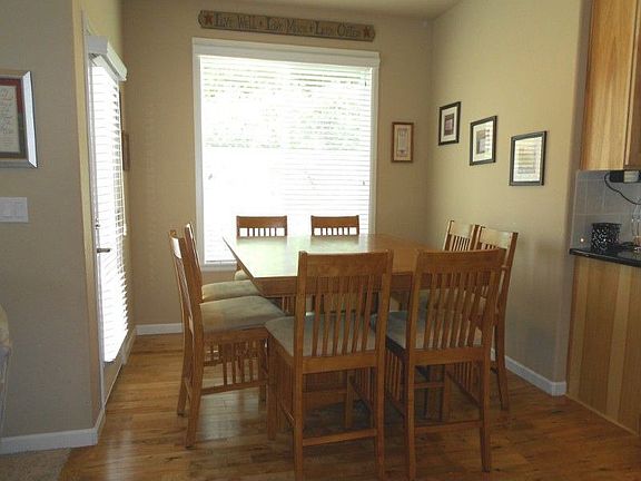 Eating area off kitchen.