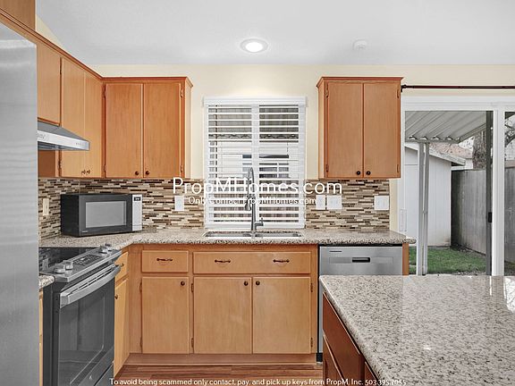 5th image of 16070 SW Dewberry Ln