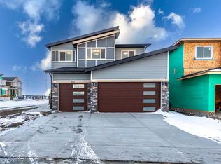 101 W Waterford Psge, Chestermere, AB T1X3B4