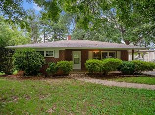 401 Poplar Cir, Yadkinville, NC 27055