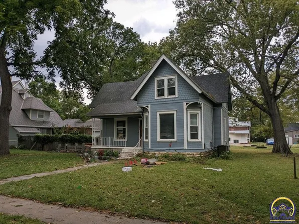 435 Spruce St, Rossville, KS 66533