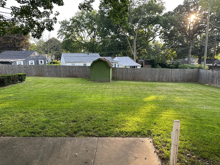1040 Tulip Ln — Photo 19
