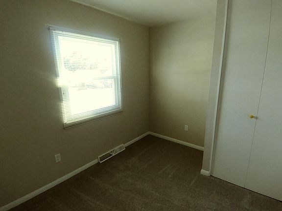 4th image of 3230 Cliffside Dr
