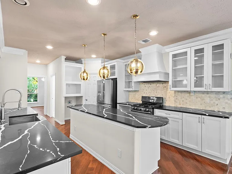 5526 Darschelle Dr — Photo 18