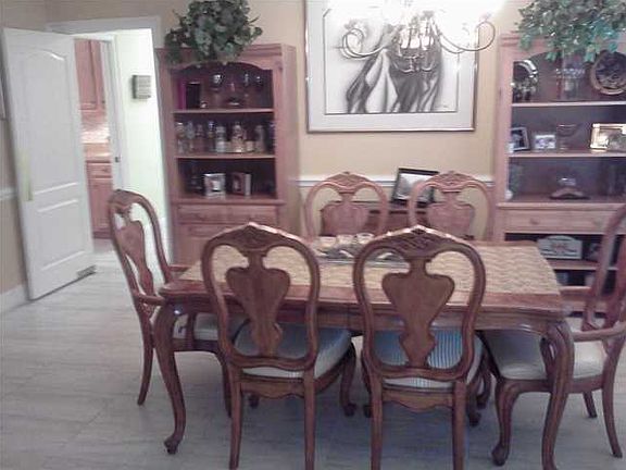 3rd image of 379 Clubhouse Dr