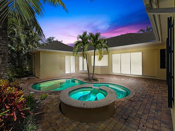 3rd image of 226 Oak Hammock Cir SW