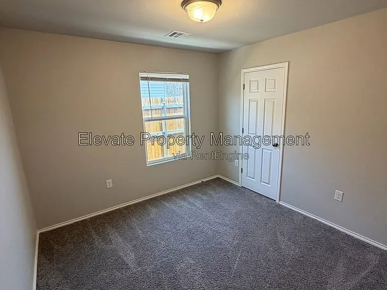 11729 NW 100th St — Photo 23