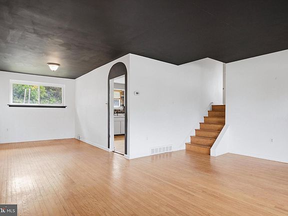 3rd image of 411 Lori Ln