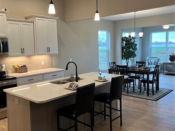 3rd image of 3709 Windward Dr