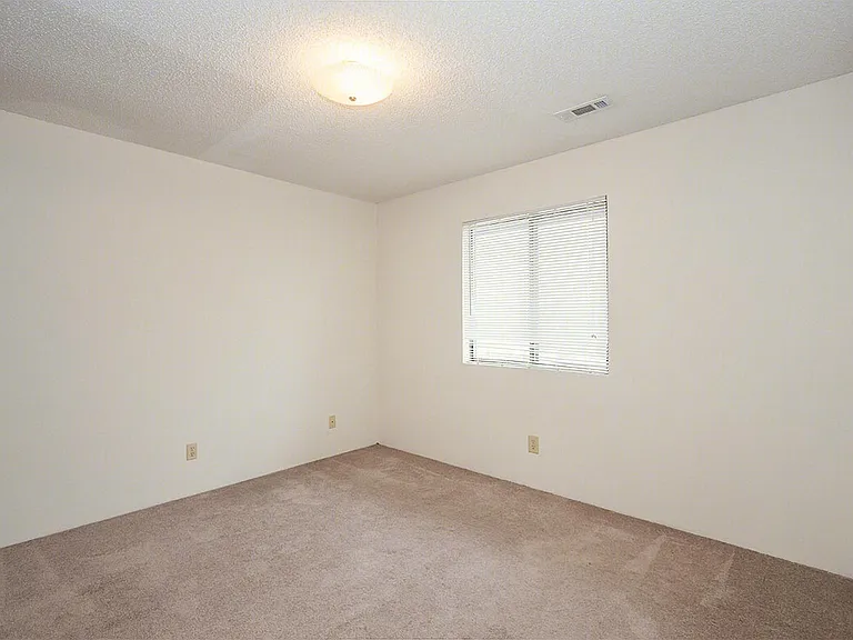 2419 J St #4 — Photo 12