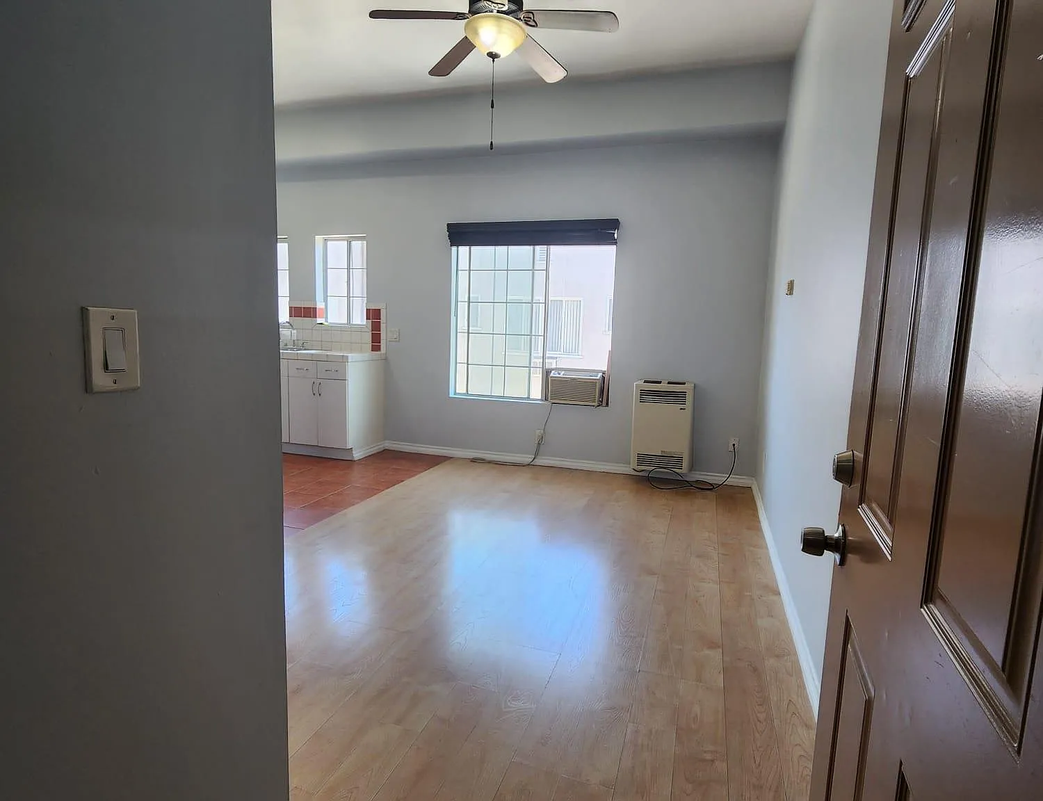 Studio, 400 sqft, $1,250 — Photo 4