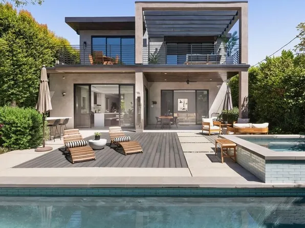 125 S Medio Dr, Los Angeles, CA 90049