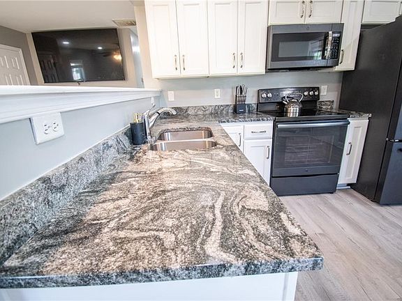 3rd image of 531 Price St