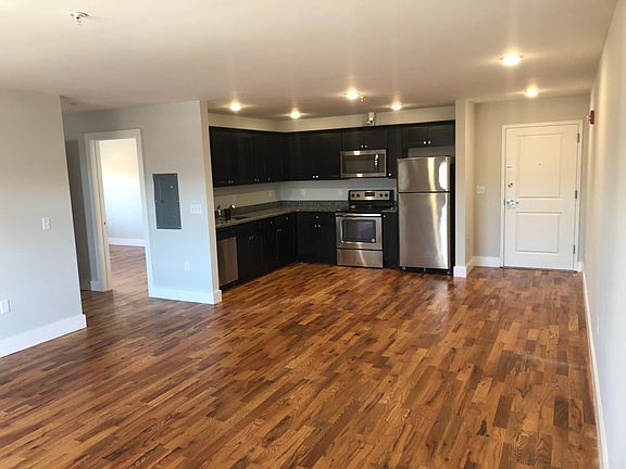 3rd image of 134 Sussex Ave
