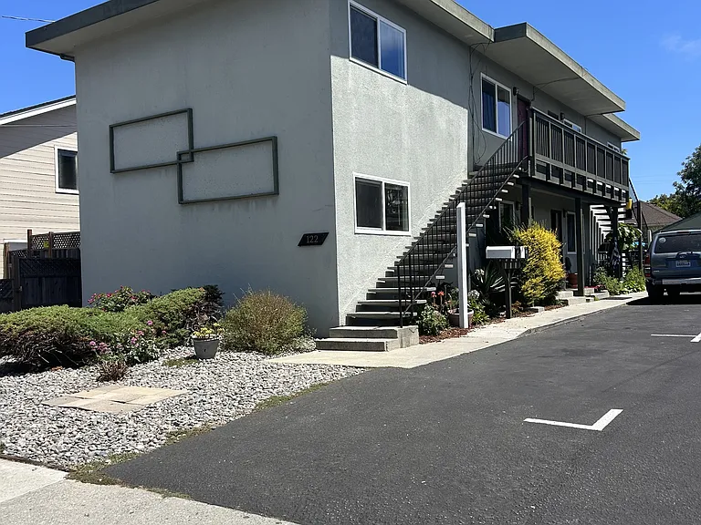 122 Blackburn St #1 — Photo 7