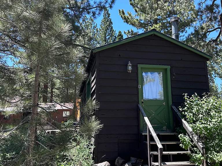 2030 Old Mammoth Rd #B — Photo 1