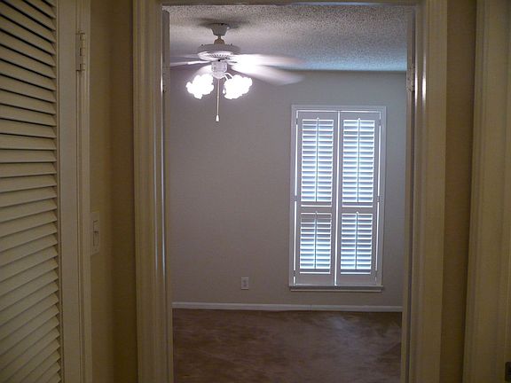 5th image of 1901 Cloisters Dr APT 915