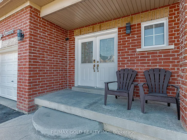 93 Footbridge Cres #UPPER LEVEL ONLY — Photo 2