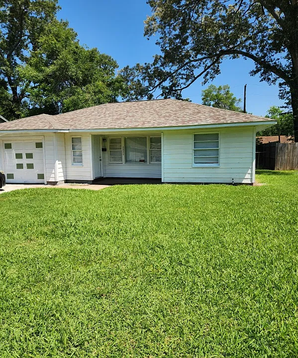 2420 Hayes Ln