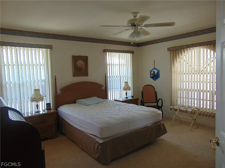 1092 Riverbend Dr — Photo 16